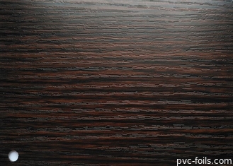 De donkere Decoratieve Films van pvc van de Okkernoot Houten Kleur voor Binnenlandse Zelfklevende Oppervlakte