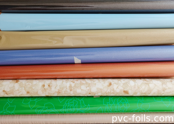 Verpakt in rollen Hoge glans Kleurrijke zelfklevende PVC-film voor meubeldekoratie